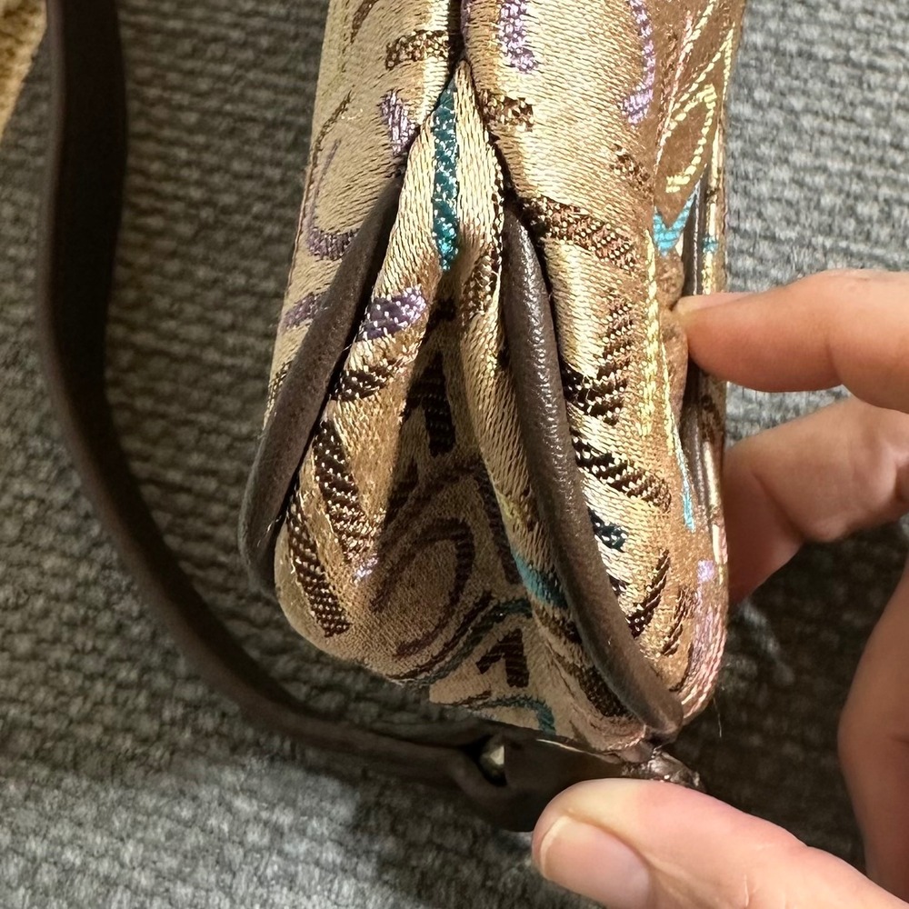 Liz Claiborne Y2K Monogram Jacquard Shoulder Bag Brown Multi Logo Baguette Purse - Picture 6 of 7
